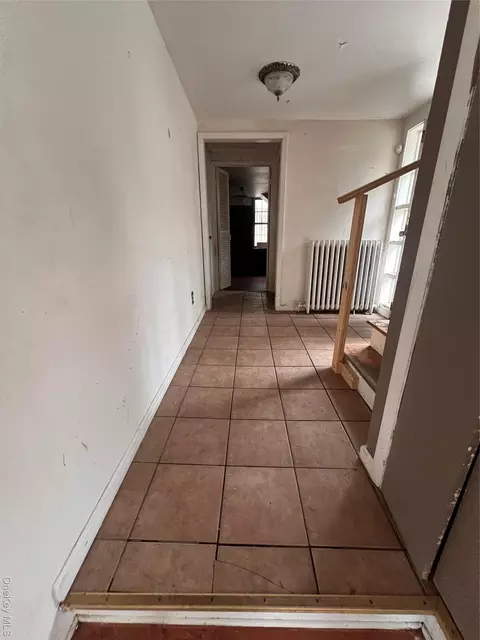Entry Way - 30 Garfield Pl, Poughkeepsie, NY 12601 photo 1 of 6