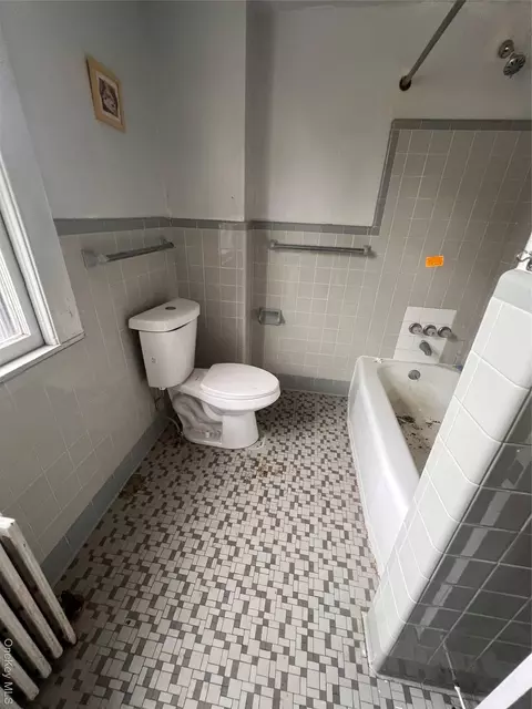 Bath - 30 Garfield Pl, Poughkeepsie, NY 12601 photo 1 of 2
