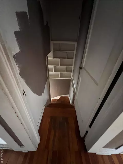 Entry Way - 30 Garfield Pl, Poughkeepsie, NY 12601 photo 5 of 6