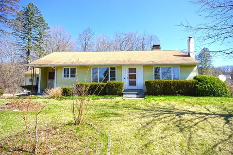 51 Arthursburg Rd, La Grange, NY 12540