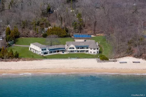 33 Beach Rd, Northport, NY 11768