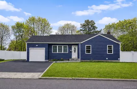 308 Hancock St, Brentwood, NY 11717