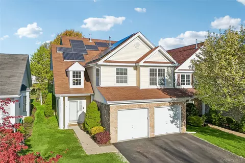 14 Julia Cir #14, Middle Island, NY 11953