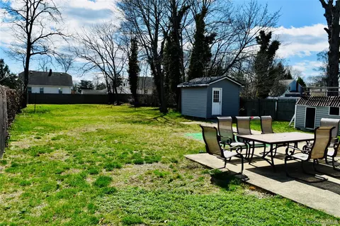 Exterior - 32 Pearl St, Patchogue, NY 11772 photo 4 of 13