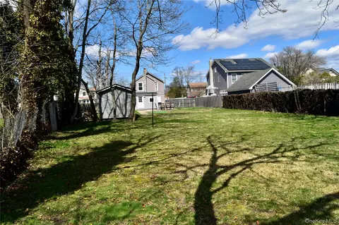 Exterior - 32 Pearl St, Patchogue, NY 11772 photo 7 of 13