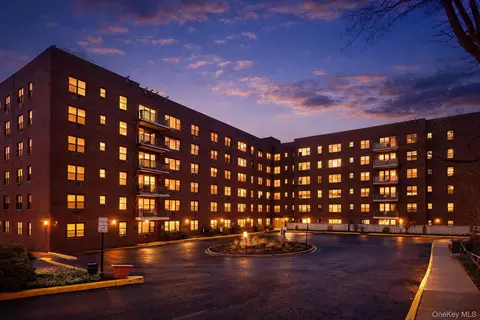 77 Carpenter Ave #3B, Mount Kisco, NY 10549