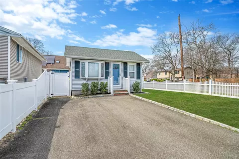 56 Bay Ave, Ronkonkoma, NY 11779