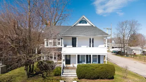 15 Bayside Ave, Oyster Bay, NY 11771