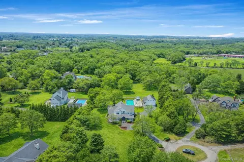 300 Private Rd #8, Cutchogue, NY 11935