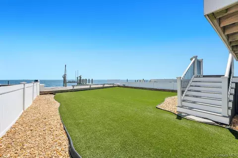 Exterior - 15 E Shore Dr, Babylon, NY 11702 photo 6 of 10