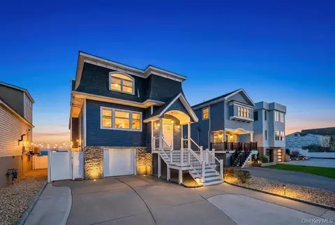 15 E Shore Dr, Babylon, NY 11702