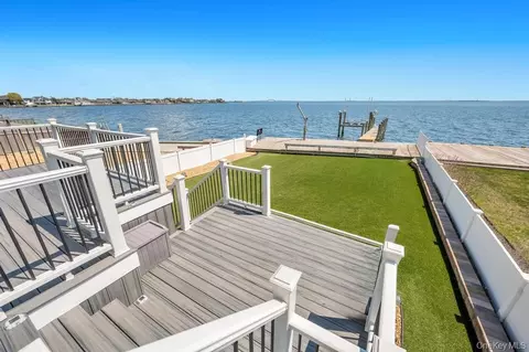 Exterior - 15 E Shore Dr, Babylon, NY 11702 photo 5 of 10