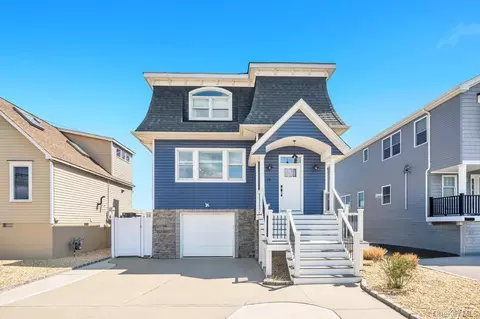 Exterior - 15 E Shore Dr, Babylon, NY 11702 photo 2 of 10