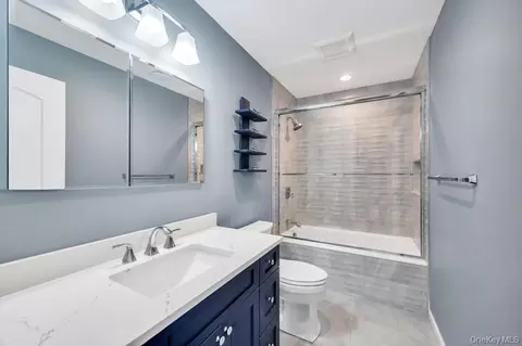 Bath - 15 E Shore Dr, Babylon, NY 11702 photo 3 of 3
