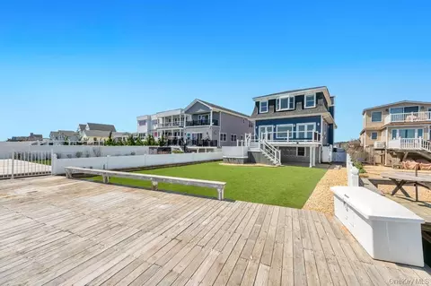 Exterior - 15 E Shore Dr, Babylon, NY 11702 photo 7 of 10