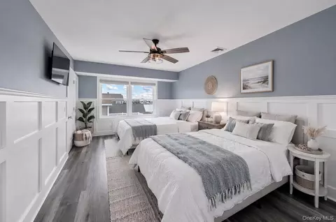 Bedroom - 15 E Shore Dr, Babylon, NY 11702 photo 2 of 3