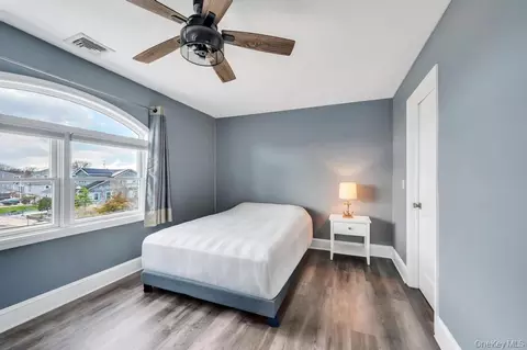 Bedroom - 15 E Shore Dr, Babylon, NY 11702 photo 3 of 3