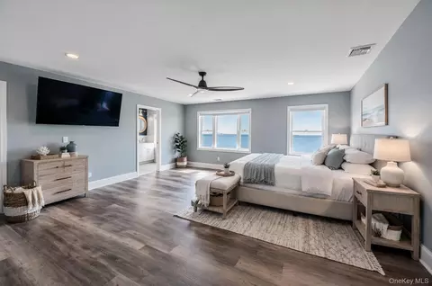 Bedroom - 15 E Shore Dr, Babylon, NY 11702 photo 1 of 3