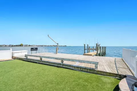Exterior - 15 E Shore Dr, Babylon, NY 11702 photo 9 of 10
