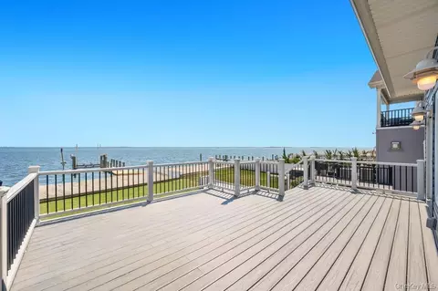 Exterior - 15 E Shore Dr, Babylon, NY 11702 photo 4 of 10