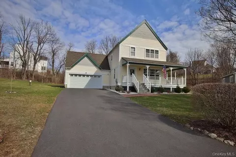 5 Old Field Cir, Pawling, NY 12564