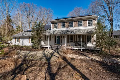 107 Scraggy Hill Rd # A, Port Jefferson, NY 11777