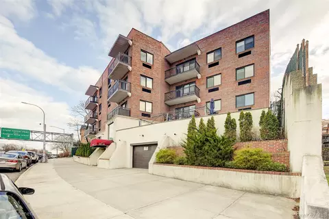 135-46 Grand Central Pkwy #4C, Jamaica, NY 11435