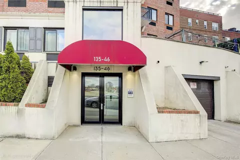 135-46 Grand Central Pkwy #4C, Jamaica, NY 11435