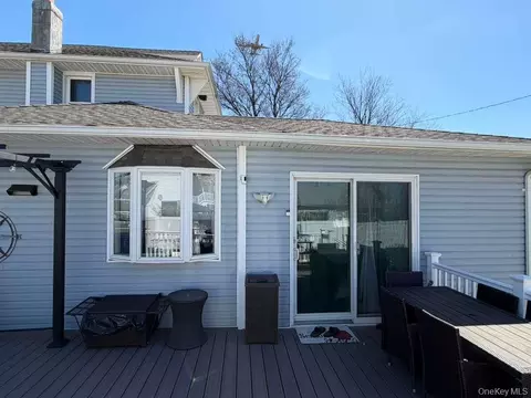 Exterior - 7 Meyer Ave, Lawrence, NY 11559 photo 8 of 16