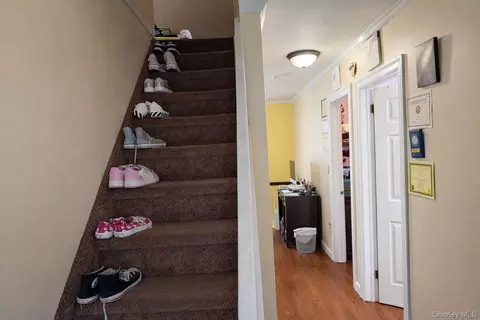 Entry Way - 7 Meyer Ave, Lawrence, NY 11559 photo 4 of 5