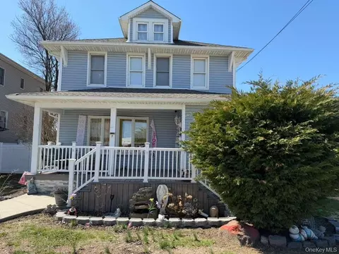 Exterior - 7 Meyer Ave, Lawrence, NY 11559 photo 2 of 16