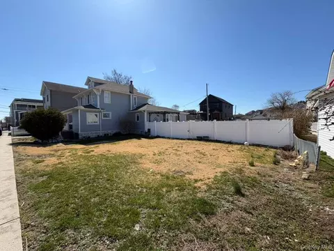 Exterior - 7 Meyer Ave, Lawrence, NY 11559 photo 16 of 16