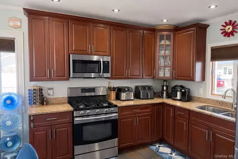 Kitchen - 7 Meyer Ave, Lawrence, NY 11559 photo 1 of 2
