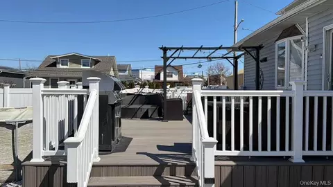 Exterior - 7 Meyer Ave, Lawrence, NY 11559 photo 7 of 16