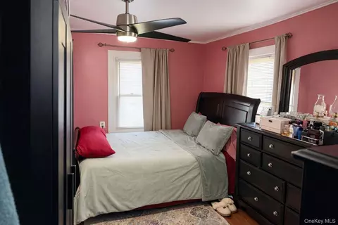 Bedroom - 7 Meyer Ave, Lawrence, NY 11559 photo 2 of 5