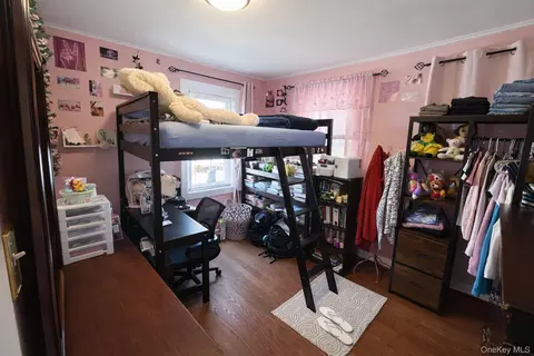 Bedroom - 7 Meyer Ave, Lawrence, NY 11559 photo 3 of 5
