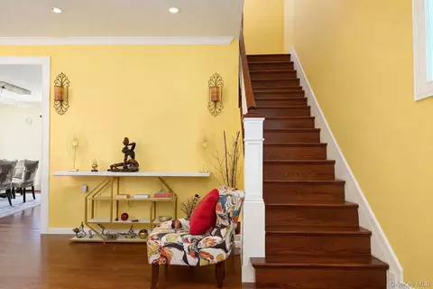 Entry Way - 7 Meyer Ave, Lawrence, NY 11559 photo 1 of 5