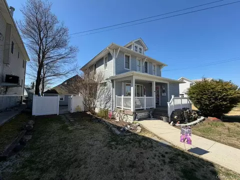 Exterior - 7 Meyer Ave, Lawrence, NY 11559 photo 4 of 16