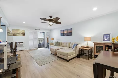 420 Shore Rd #3M, Long Beach, NY 11561