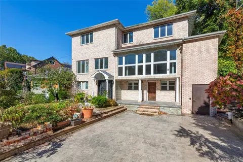 7157 Douglaston Pkwy, New York, NY 11362