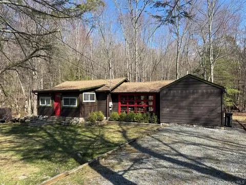 28 W Tusten Pl, Bethel, NY 12720