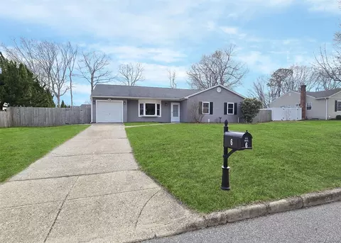 6 Shelley Dr, Middle Island, NY 11953