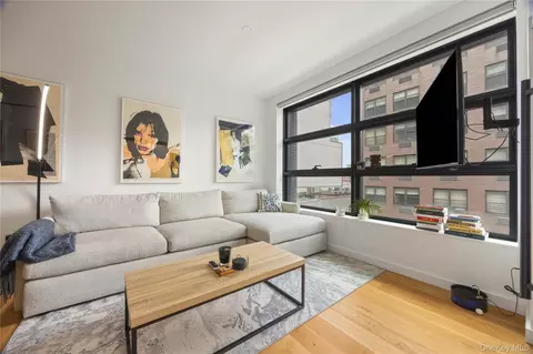 547 W 47th St #509, New York, NY 10036