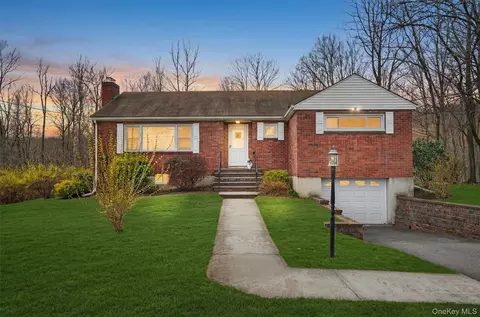15 Hy Vue Dr, Newburgh, NY 12550