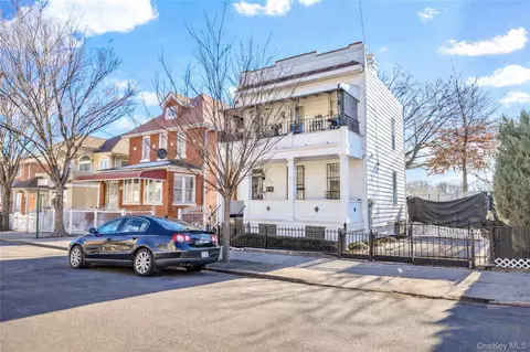 2255 48th St, Astoria, NY 11105