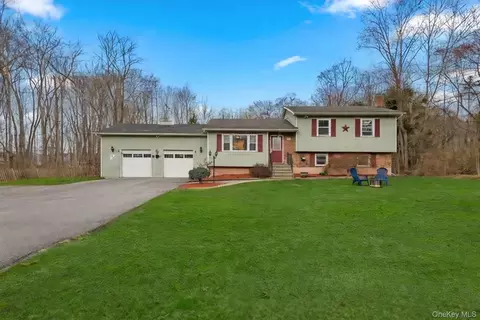 58 Pine Dr, Pawling, NY 12564