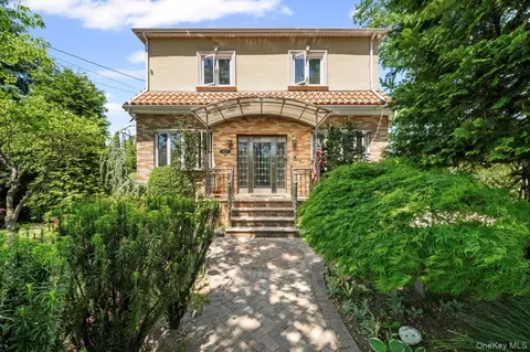 16015 13th Ave, New York, NY 11357