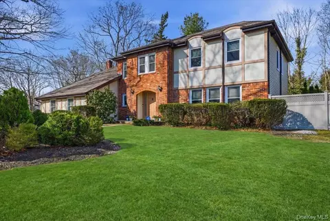 10 Weatherstone Way, Smithtown, NY 11787