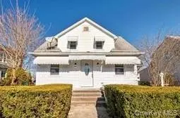 236 Maple Pl, North Hempstead, NY 11501