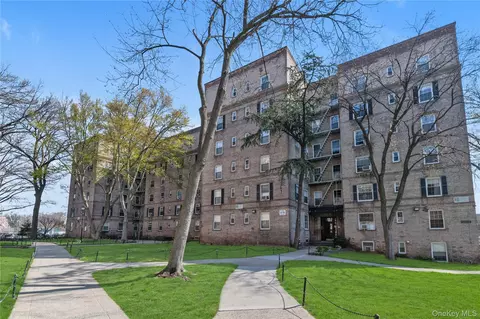 5142 30th Ave #5I, Woodside, NY 11377
